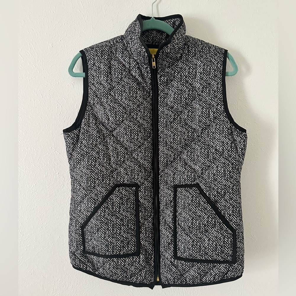 🌟SALE🌟 black and white herringbone vest​​​​​ - Picture 4 of 7